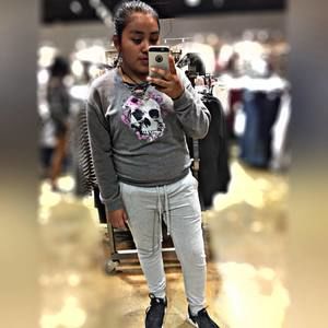 Meet your Posher, Morales